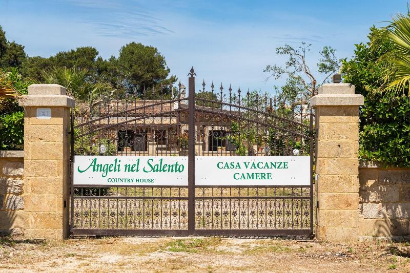 Angeli Nel Salento Country House — 4-Star Luxury Hotel in Santa Cesarea Terme, Italy