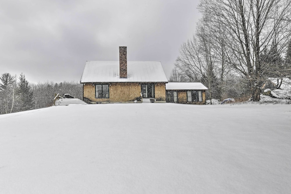 Upscale Montgomery Cabin Near Jay Peak Resort - photo 31