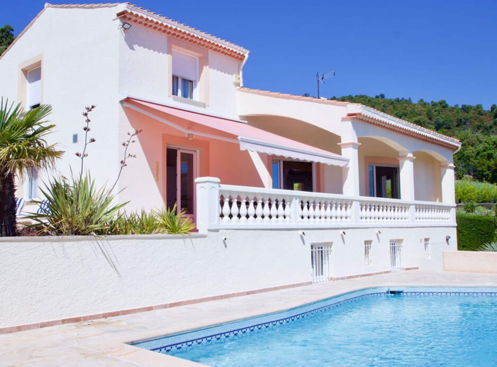 Belle Helene Comfortable Holiday Residence — 4-Star Luxury Hotel in Frejus, France