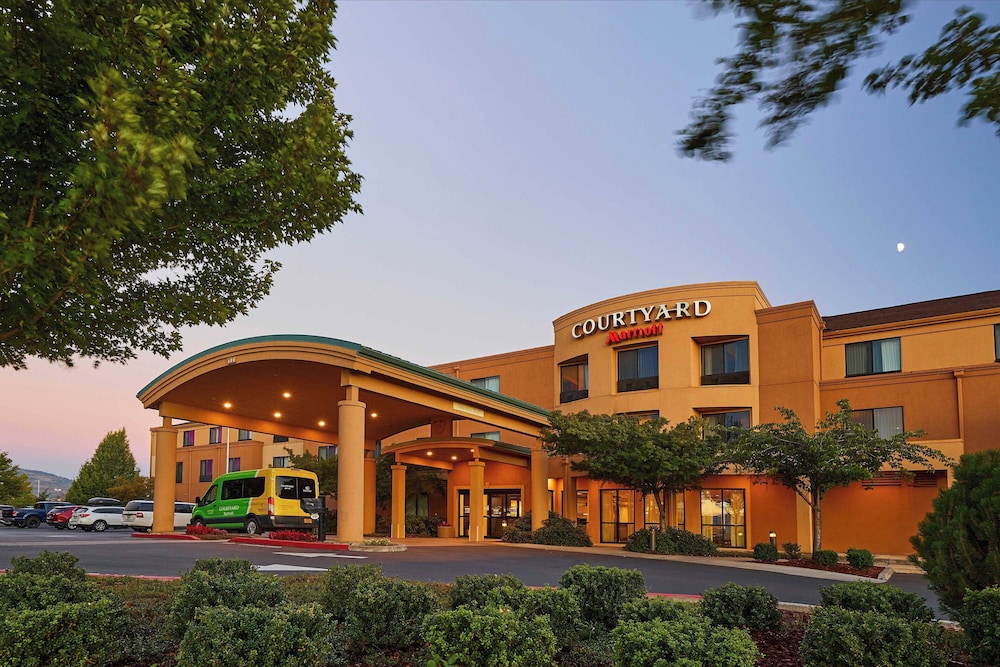 Courtyard by Marriott Medford Airport in Medford, United States