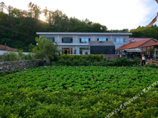 White Cloud Hotel — hotel in Fengcheng