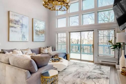 Modern Mountain in Tannersville, United States