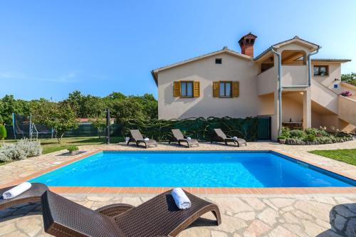 App Sadina with Private Pool and Garden — 4-Star Luxury Hotel in Tinjan, Croatia