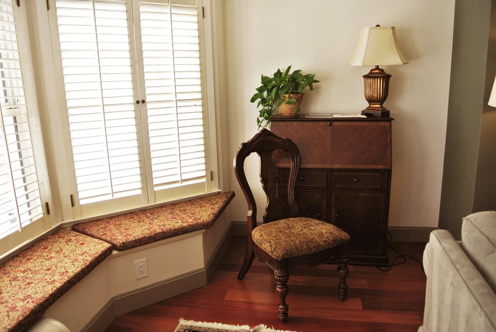 Cow Hollow Suites - photo 27