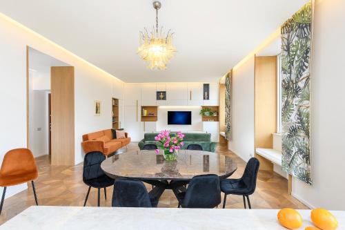 Moon River Luxury Apartment — 4-Star Luxury Hotel in Rome, Italy