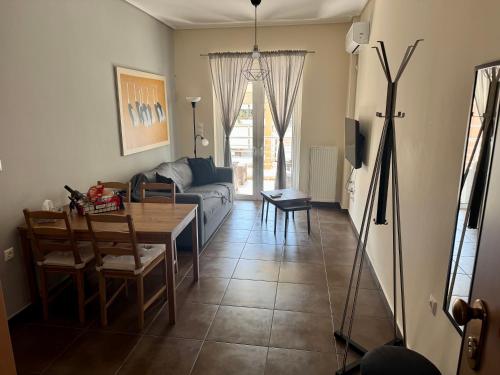 Athens View Penthouse with Private Parking — 4-Star Luxury Hotel in Kallithea, Greece