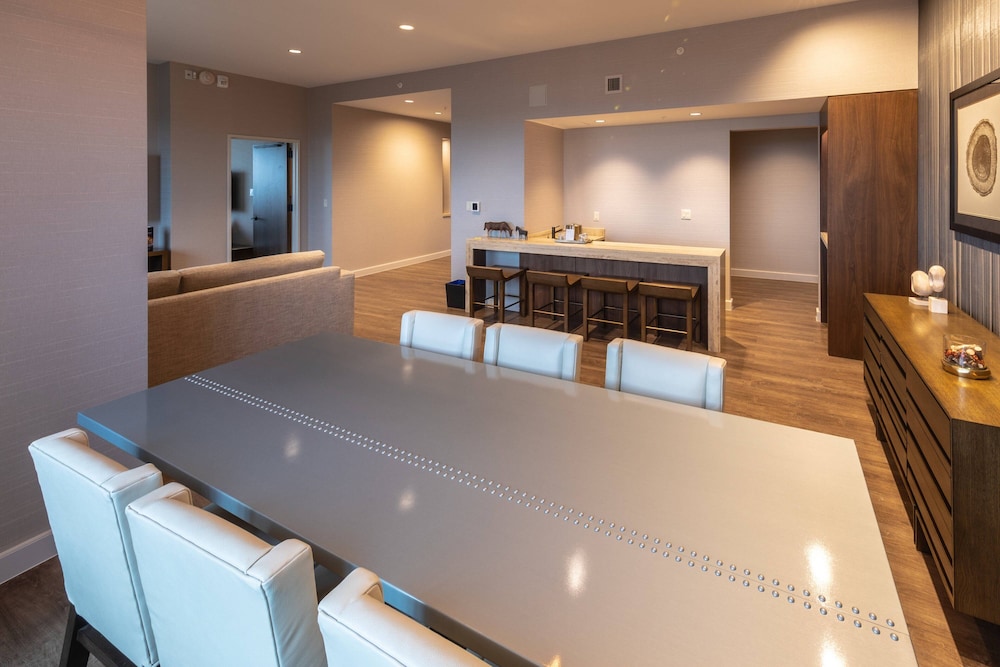 Houston Cityplace Marriott at Springwoods Village - photo 18