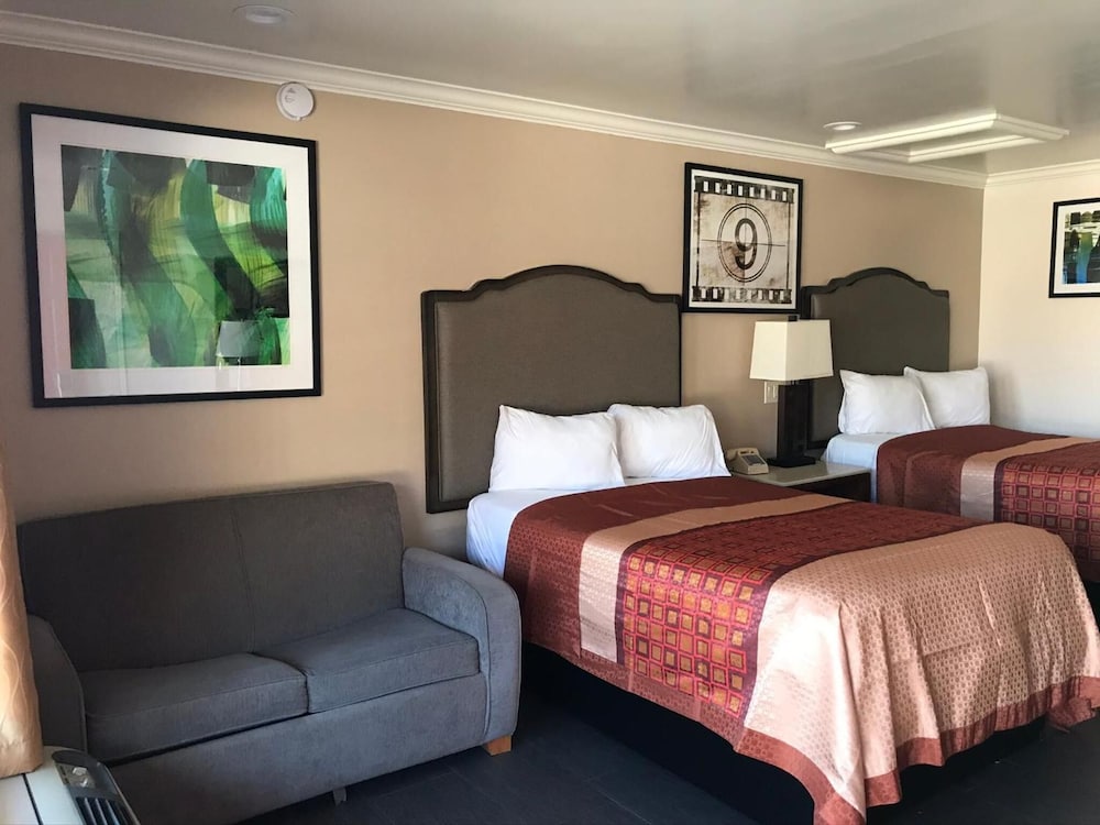 Economy Inn Lax - photo 13