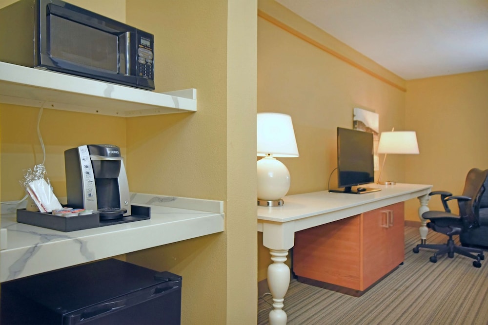 Hilton Garden Inn Saratoga Springs - photo 20