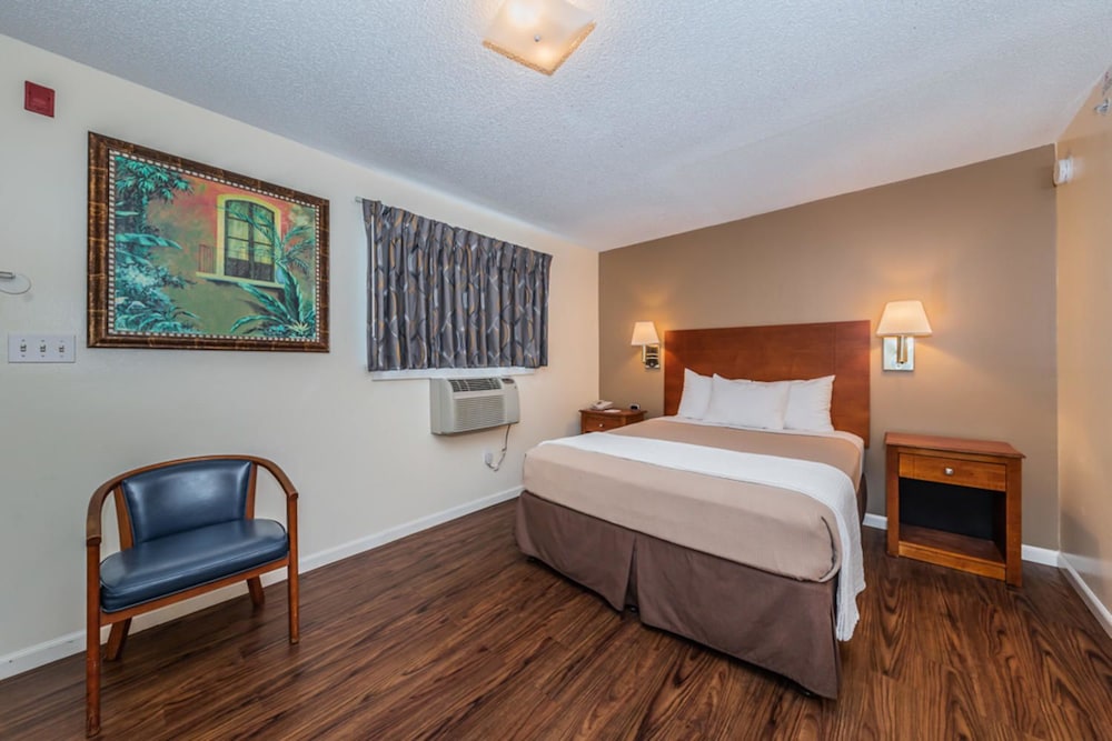 Tampa Bay Extended Stay Hotel - photo 18