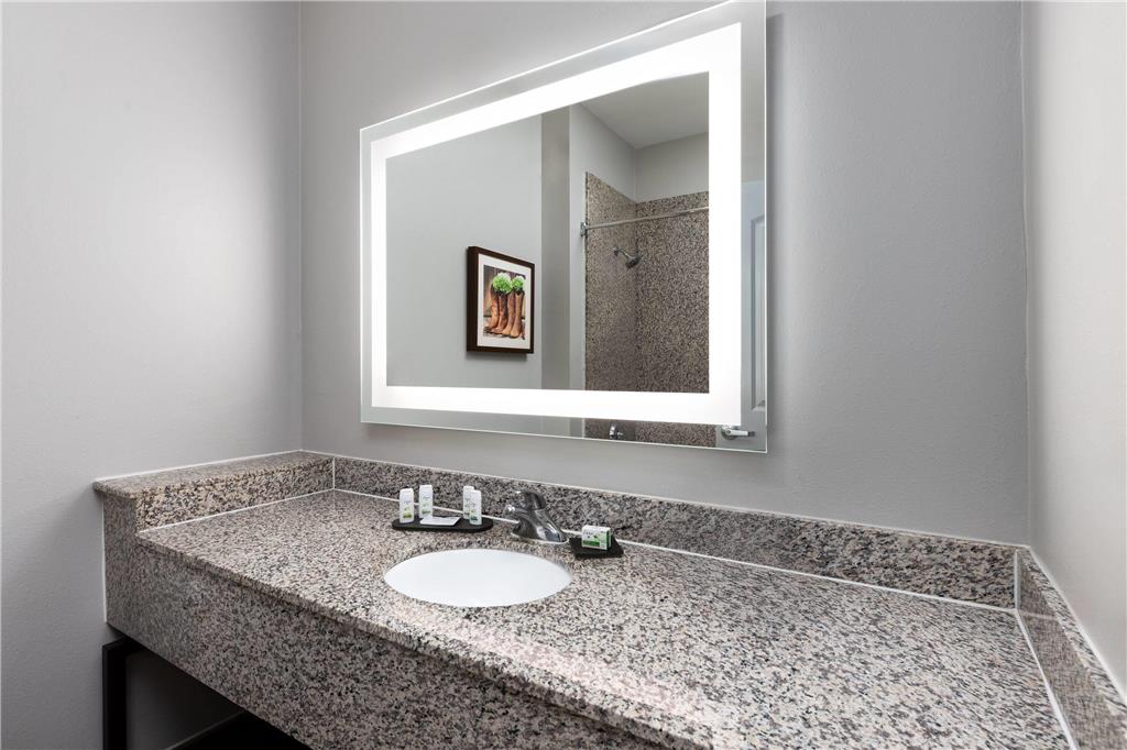 La Quinta Inn & Suites by Wyndham Brookshire West Katy - photo 18