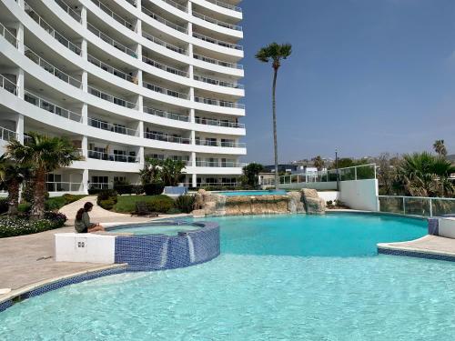 Beachfront 4 BR Penthouse Pool Steps to Beach & Mins to Downtown — 4-Star Luxury Hotel in Rosarito, Mexico