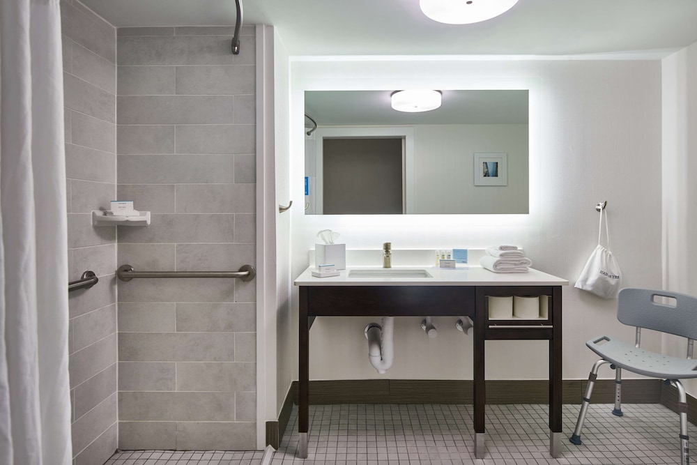 Hampton Inn & Suites Chapel Hill Durham Area - photo 28