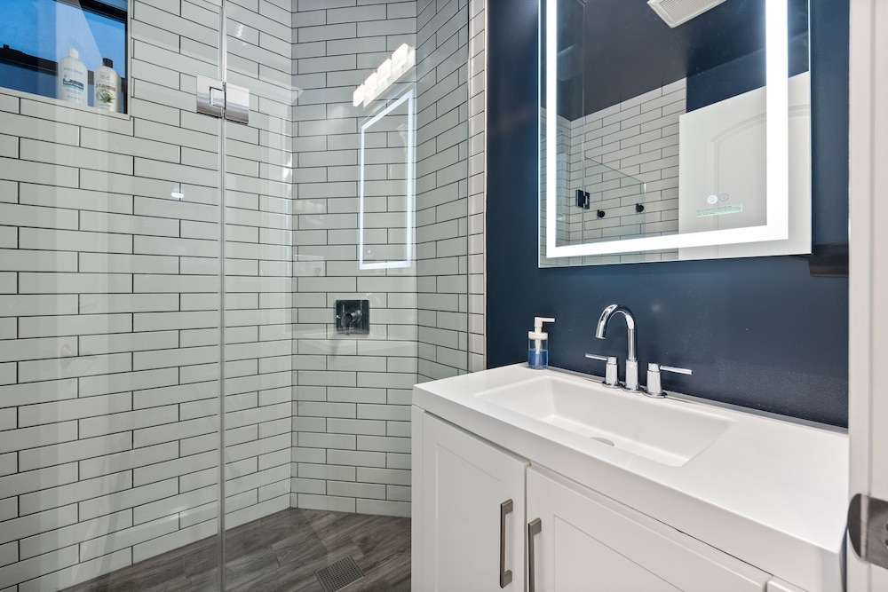 Wrigleyville Suites - photo 45