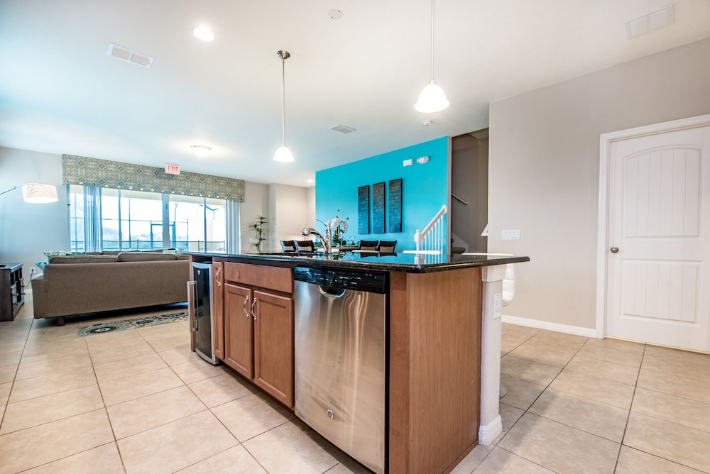 Solterra Sunshine Villa townhome with private pool in a resort setting - photo 12