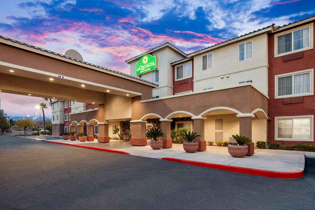 La Quinta Inn & Suites by Wyndham Las Vegas Red Rock - photo 3