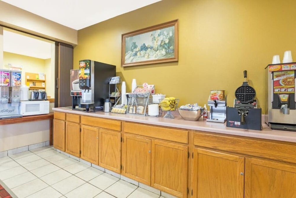 Western Inn & Suites - photo 14