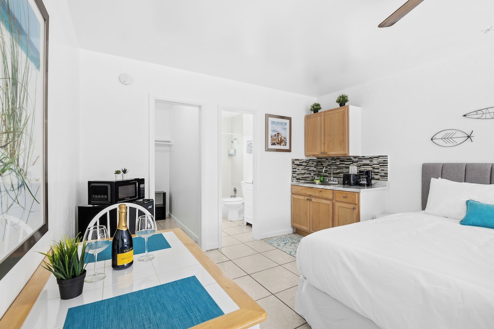 Sunset Inn Hallandale Beach - photo 20