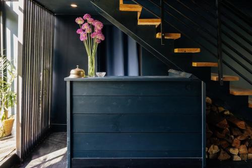 Coop 002 - carbon neutral hotel in Unknown City