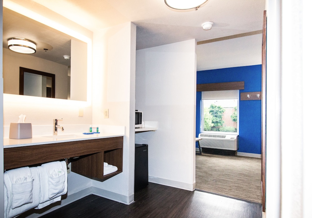 Holiday Inn Express & Suites Nashville Brentwood I 65 by IHG - photo 33