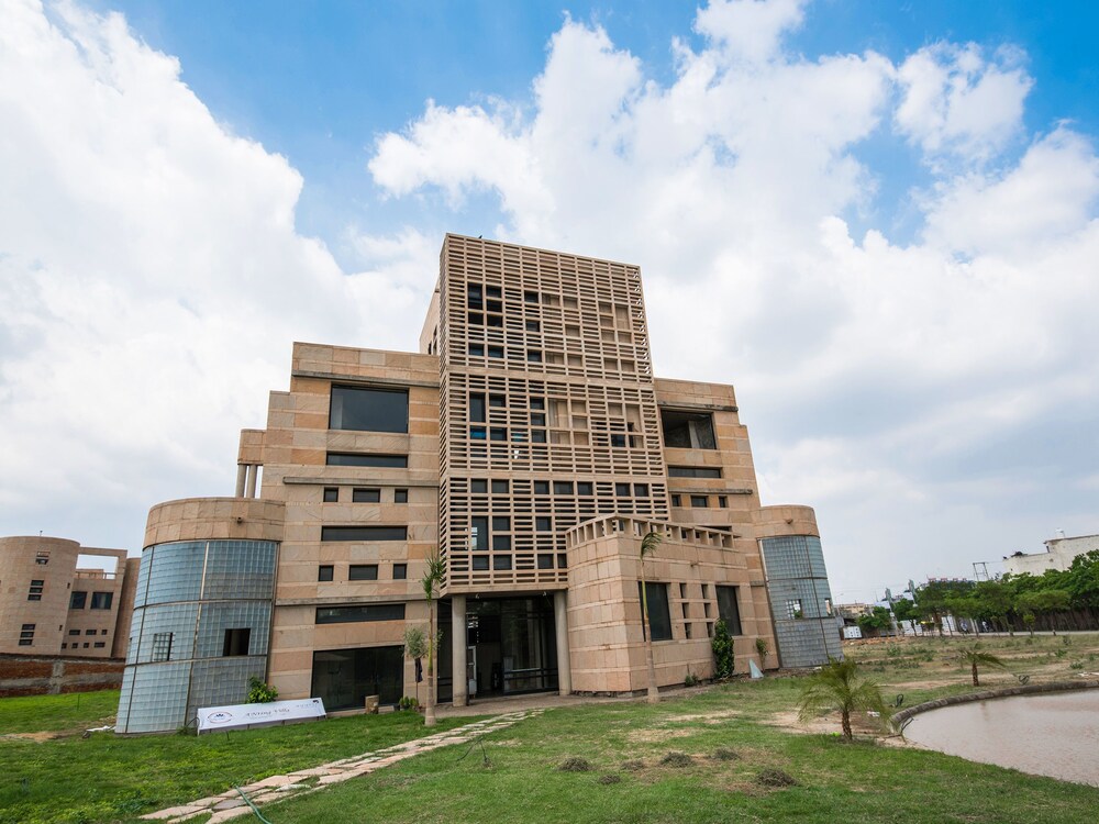 Capital O 15942 Anting Villa Hotel in Greater Noida, India