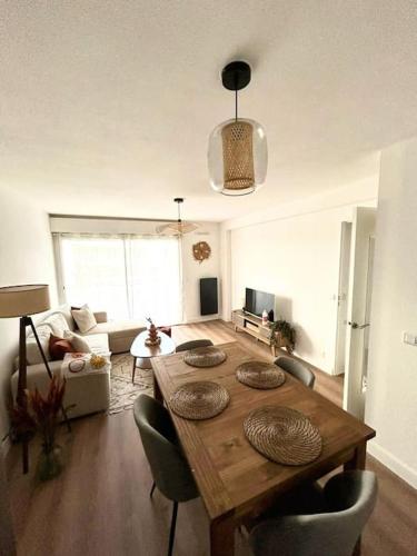 Resplendissant Yourhosthelper in Bayonne, France