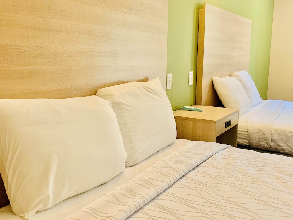 Weston Inn & Suites - photo 14