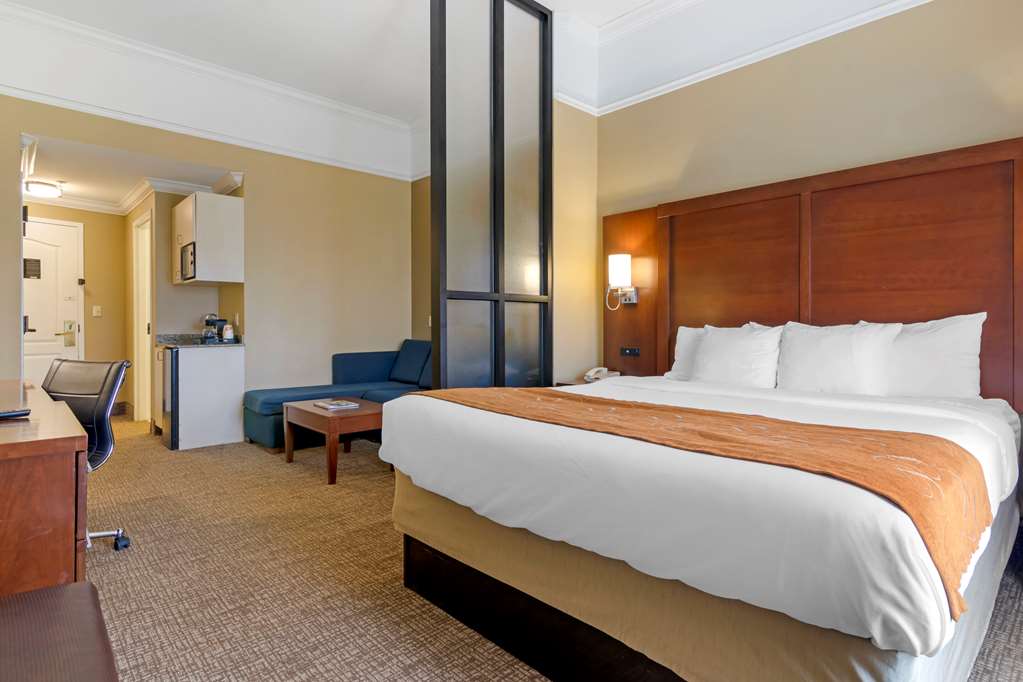 Comfort Suites Savannah North I 95 - photo 12