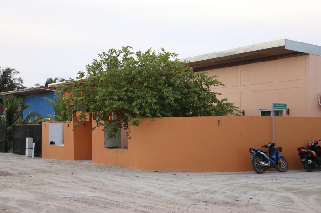 Samaik Orange — Unknown City — photo 4