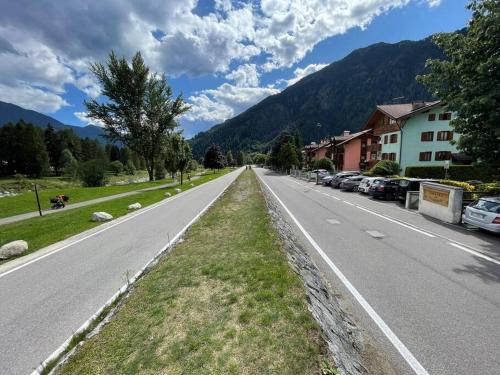 Ursus Chalet — 4-Star Luxury Hotel in Carisolo, Italy