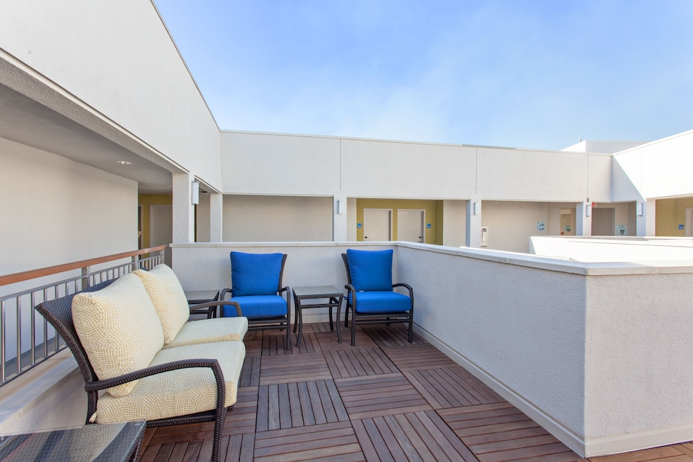 Holiday Inn Express West Los Angeles by IHG - photo 11