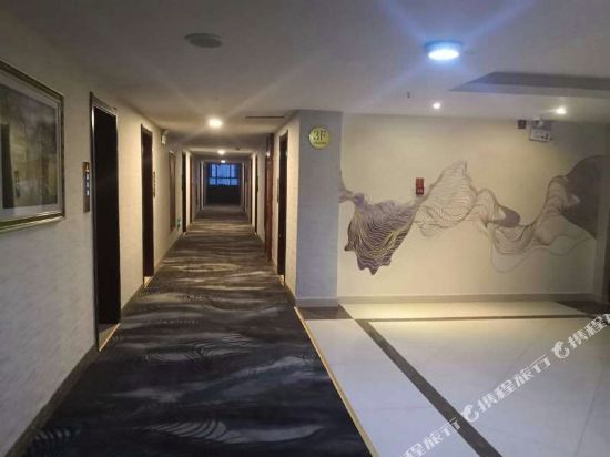Jinyi Business Hotel — hotel in Hejing