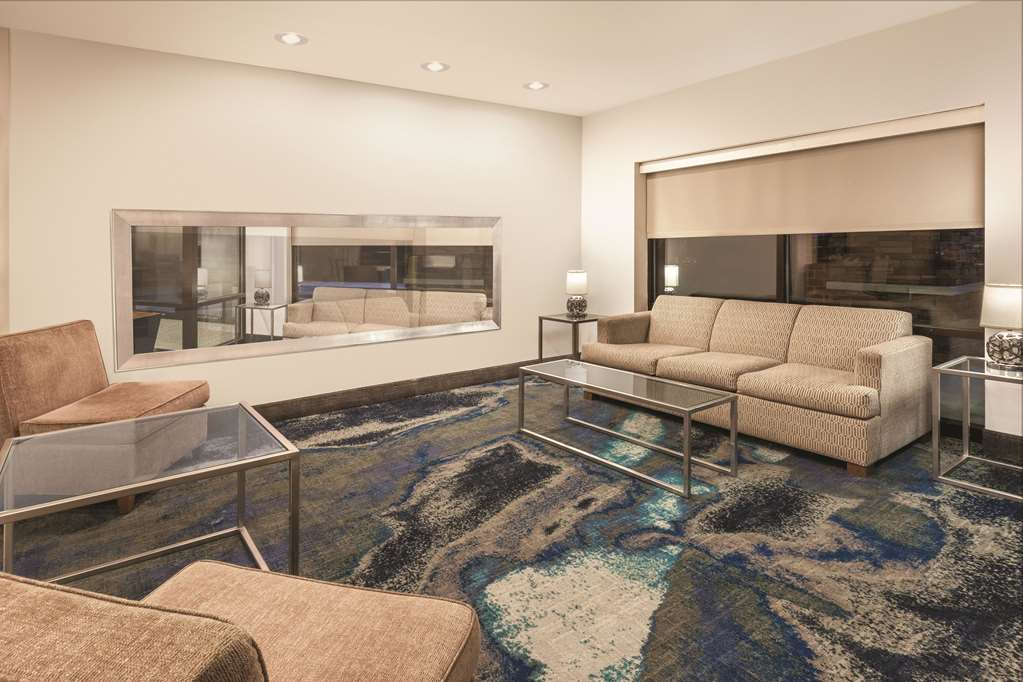 La Quinta Inn & Suites by Wyndham Philadelphia Airport - photo 5