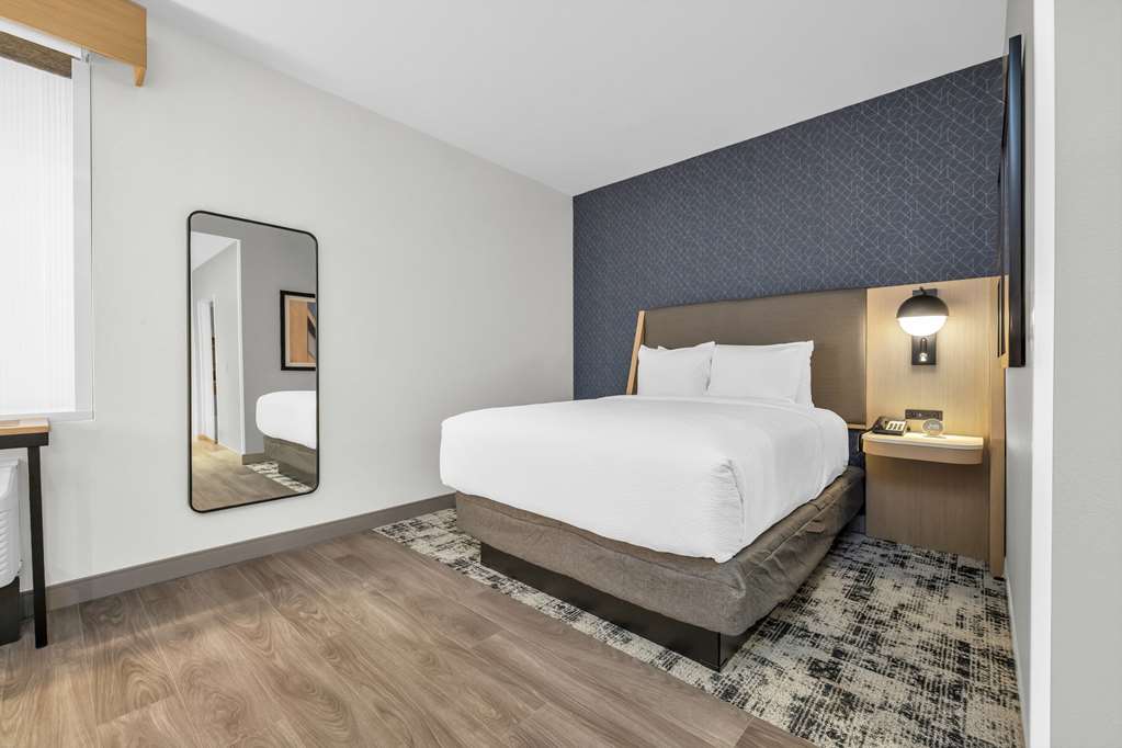 La Quinta Inn & Suites by Wyndham San Jose Airport Downtown - photo 61