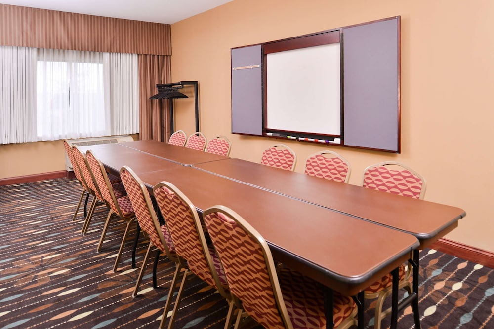 Hampton Inn York - photo 31