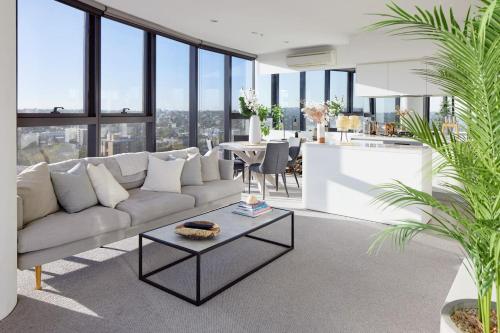 'Panoramic Elegance' Stylish off Chapel St with Pool — 4-Star Luxury Hotel in Melbourne, Australia
