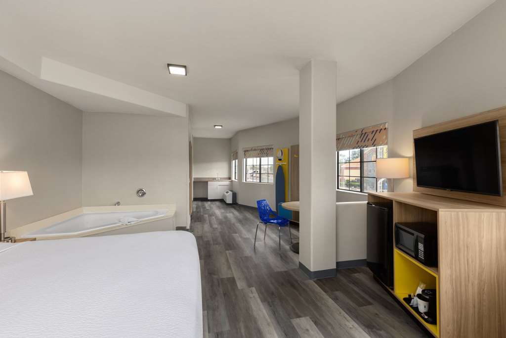 Days Inn & Suites by Wyndham Tucson Marana - photo 48