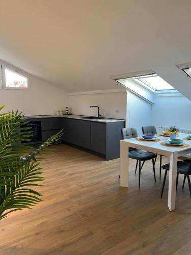 Sky View Apartment — 4-Star Luxury Hotel in Como, Italy