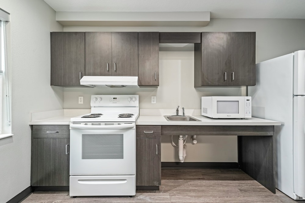 Baymont by Wyndham Ocala Suites - photo 23