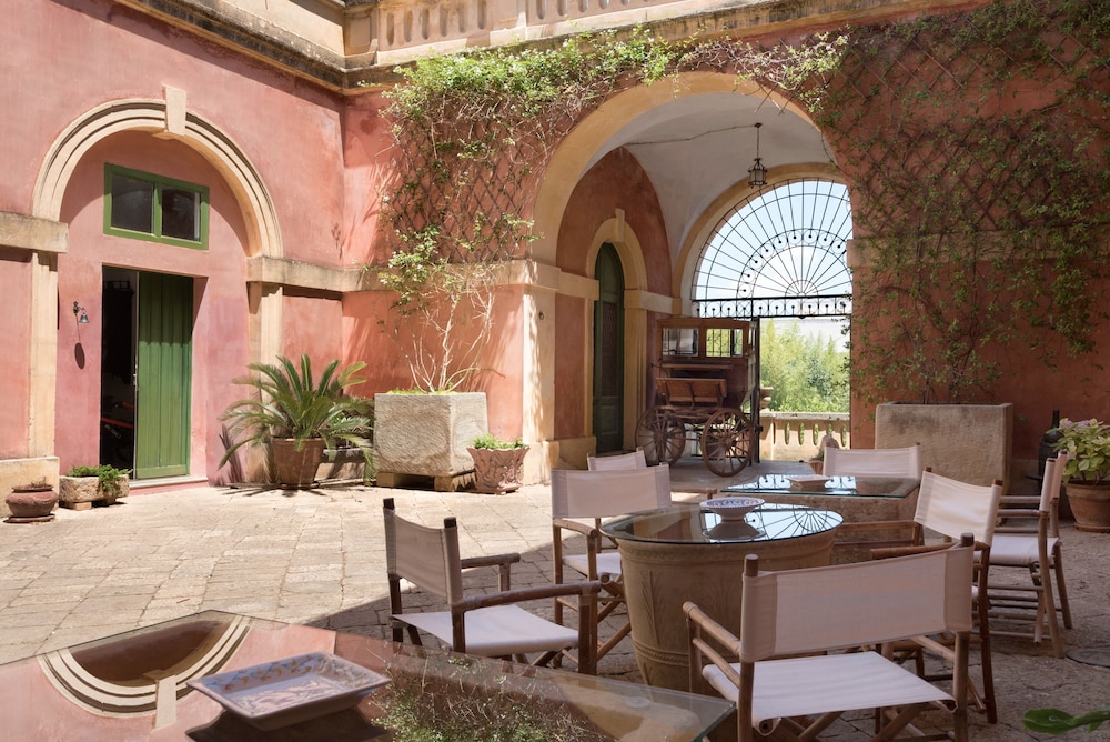 Palazzo Laura — 4-Star Luxury Hotel in Morciano Di Leuca, Italy
