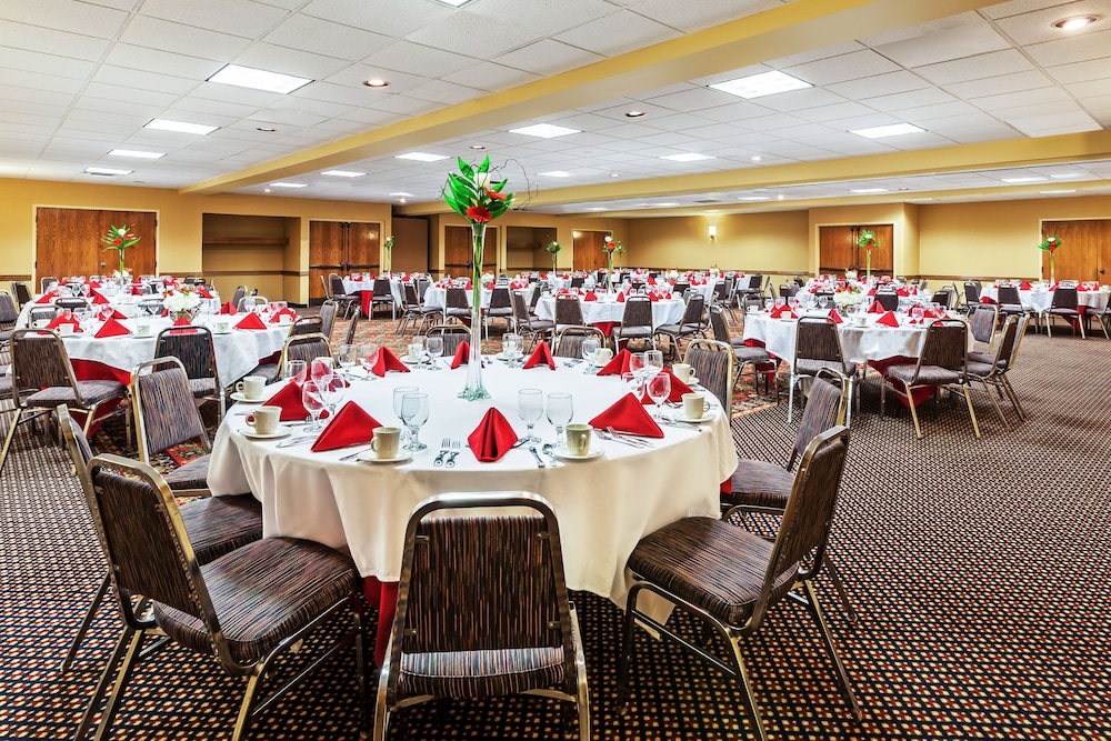 Holiday Inn Hotel & Suites Springfield I 44 by IHG - photo 45
