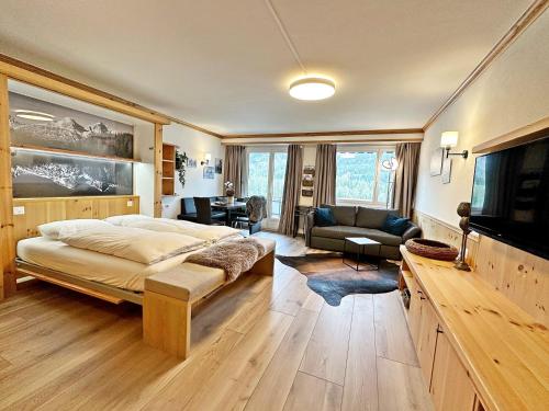 42m2 Alpenschick mit Balkon Ausblick Pool E405 — 4-Star Luxury Hotel in St. Moritz, Switzerland