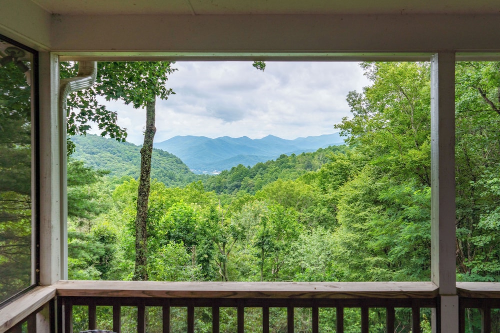 Sky Valley Retreat w Fire Pit & Mountain Views — hotel in Sky Valley