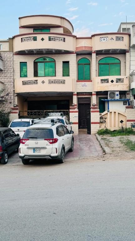 Madcrew Lodge — 4-Star Luxury Hotel in Islamabad, Pakistan