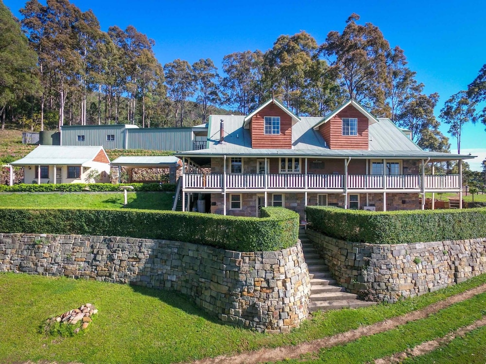 Bimbadeen Mountain Retreat — 4-Star Luxury Hotel in Cessnock, Australia
