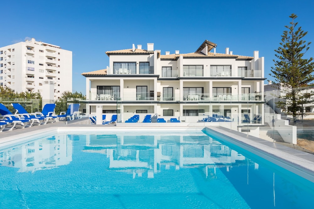 Correeira Luxury Residence T2 F Albufeira Pools Wifi Bbq Beach — 4-Star Luxury Hotel in Albufeira, Portugal