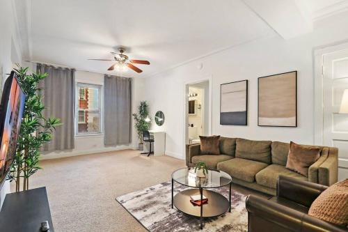 Sleek 1 Bedroom Apt in Chicago East Park Tower 0610 rep in Chicago, United States