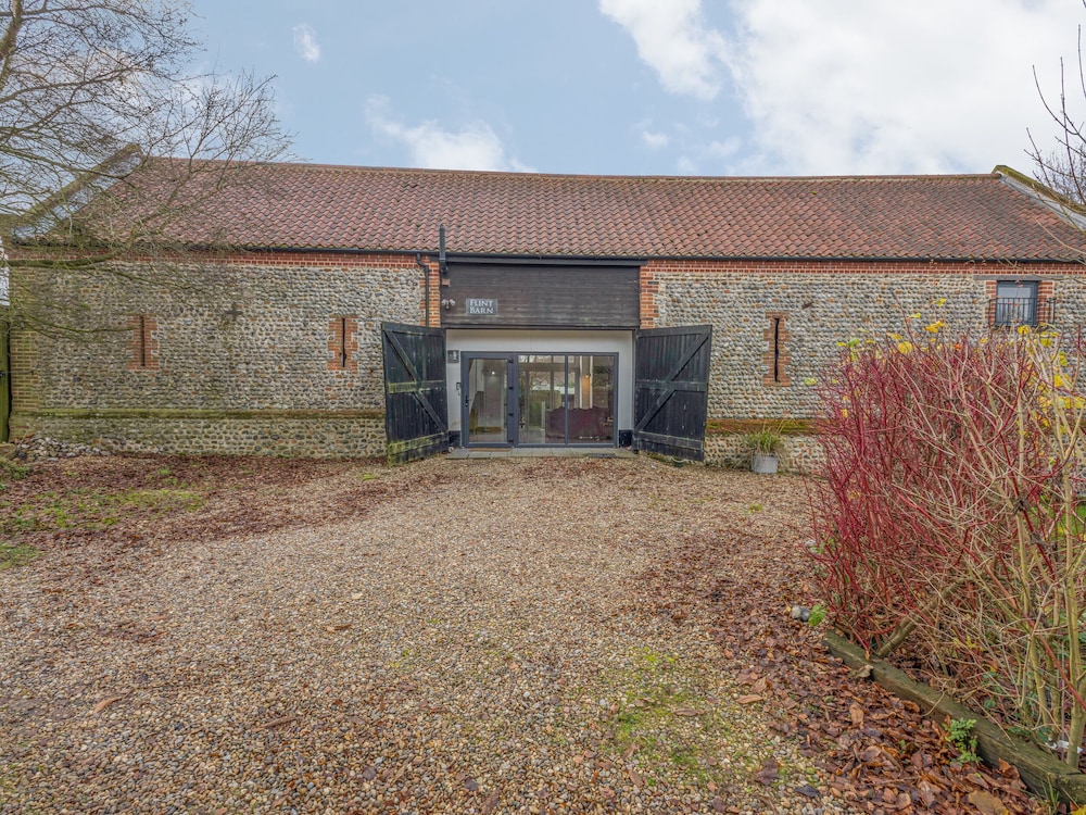 Flint Barn in North Walsham, United Kingdom