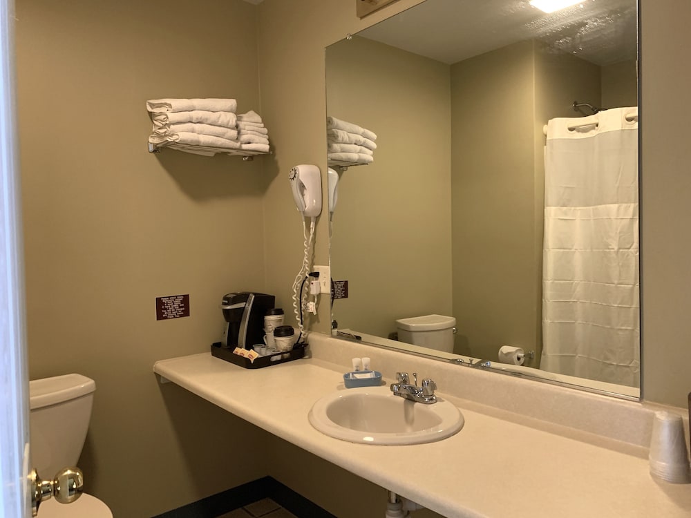 Fred's Inn - photo 18