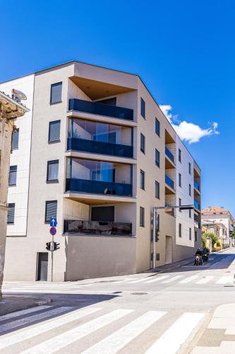 Caesars Palace NEW modern apartment with FREE private parking — 4-Star Luxury Hotel in Pula, Croatia
